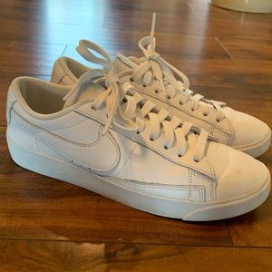 Nike Blazer Low LE - White Size 7